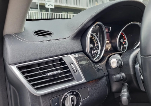 Mercedes-Benz GL cena 169900 przebieg: 24817, rok produkcji 2016 z Warszawa małe 704
